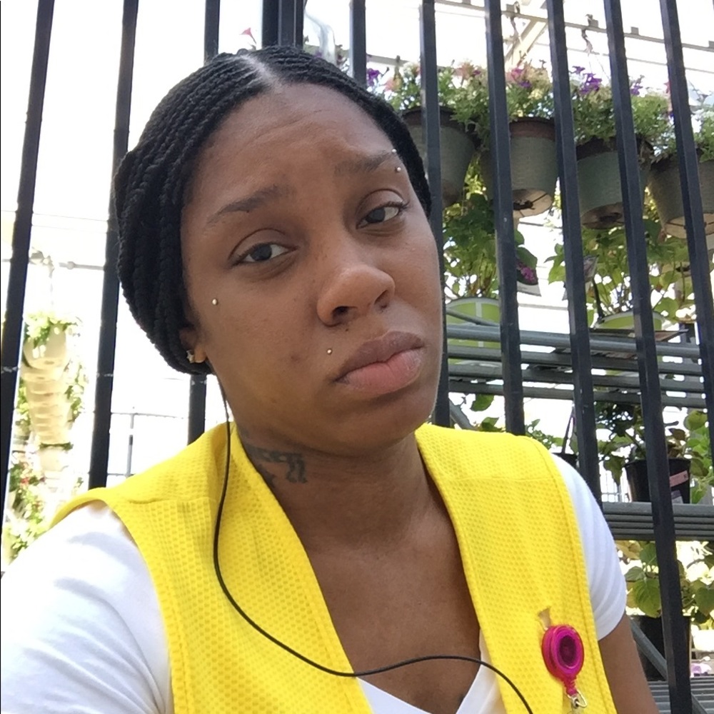 Meet your Posher, Domonique